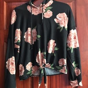 Front tied floral sweater!